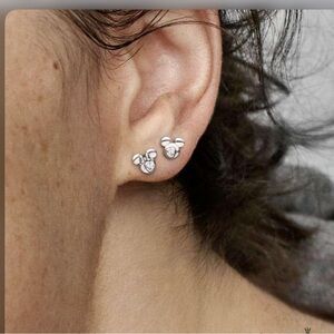 Elegant Gold tone MICKEY MOUSE CZ Sparkling Stud Earrings Screw back Brand New 🆕